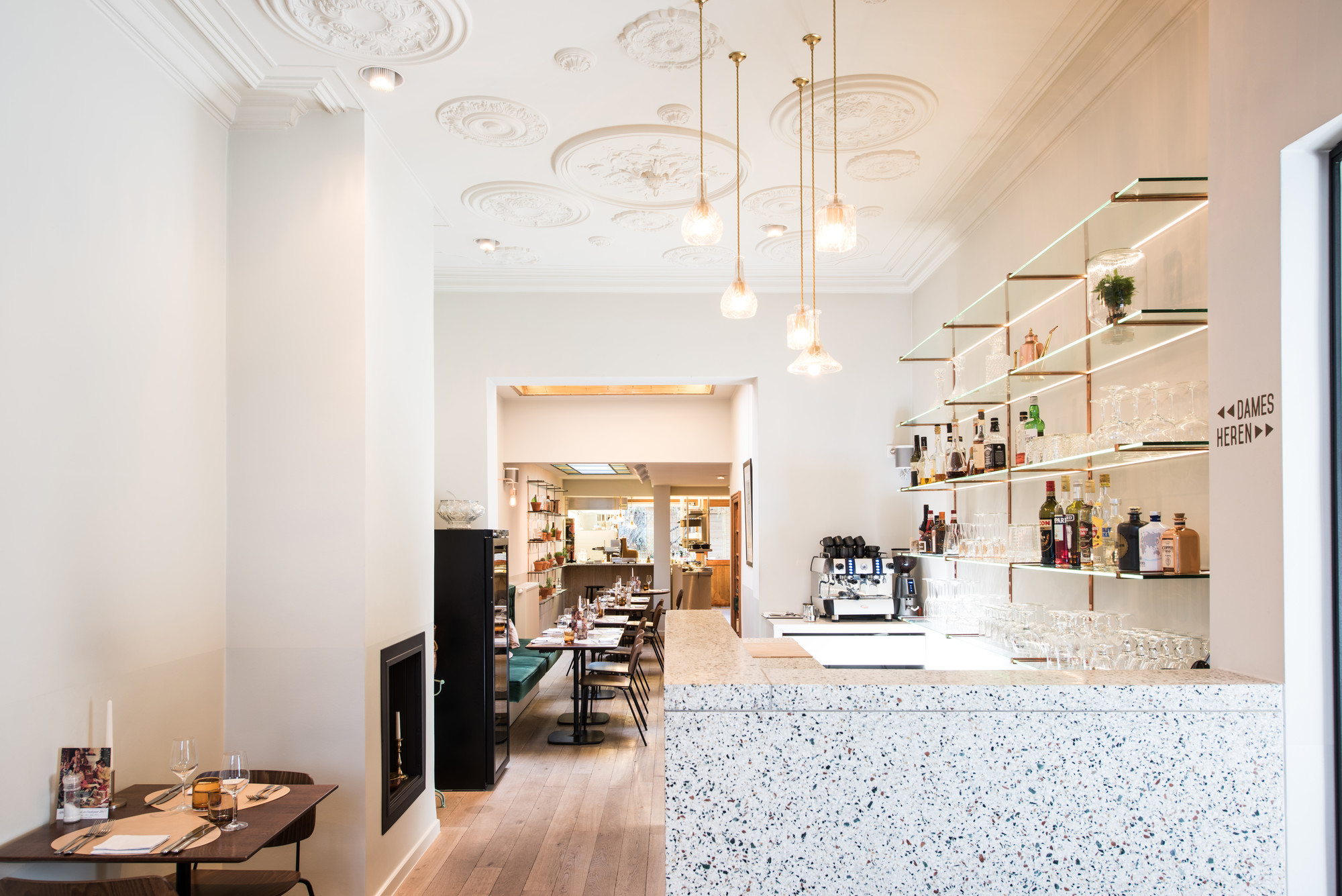 e42e7683ce0f109823dbd0a8d5eaf37d3c653f63_Cat18_Orac_DeHuiskamer_046_p.68